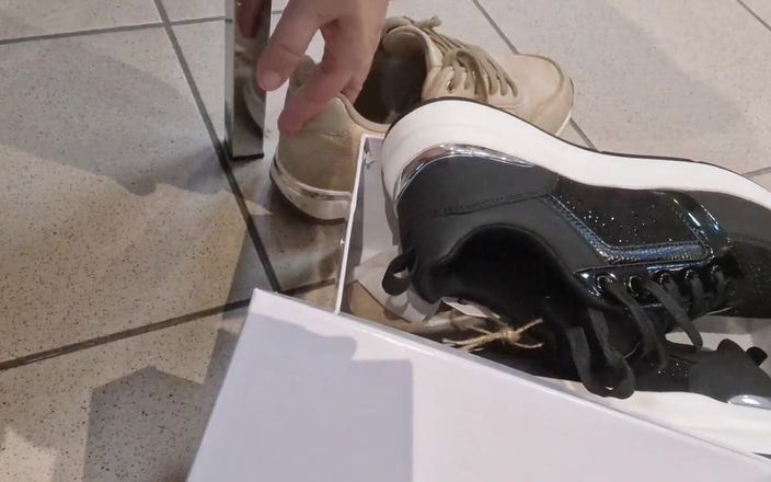 Nicoletta Embassi: Rena fötter och ny sneaker
