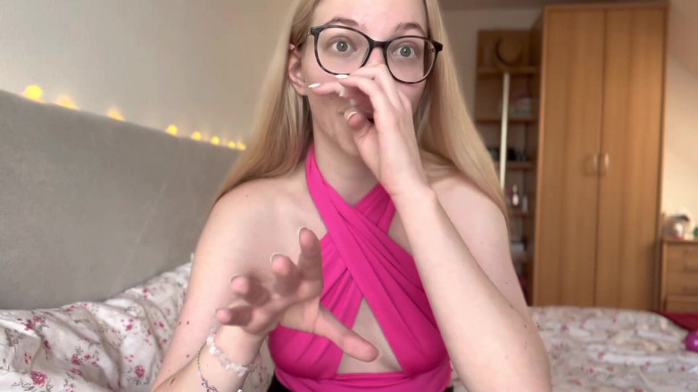 Goddess_Bella_Rae: agar vah aapke oopar khilaune pasand karti hai to kya...