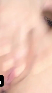 Napalona blondynka Britney Amber zostaje obsycona spermą