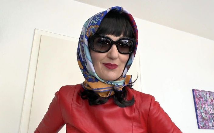 Lady Victoria Valente: Spettacolo di grandi occhiali - il velo ti fa venire