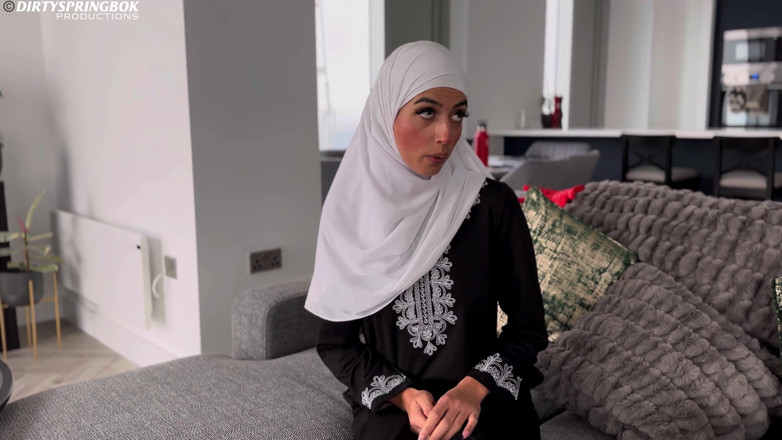 Aaliyah Yasin: Muslimská služka přistihne svého šéfa při honění