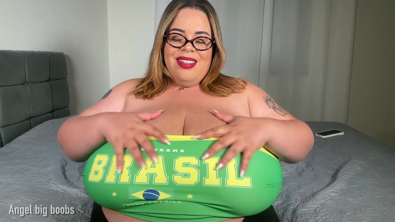 bboobsangel: 巨大なトップを持つバスト豊かなブラジル人