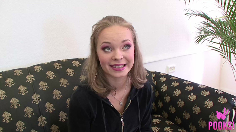 Pooksi: Bridget carina coed viene scopata da cowgirl al contrario a...