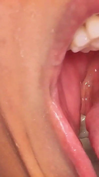 Mundfetisch-Uvula nah Ich verschlucke mich an einem harten BBC