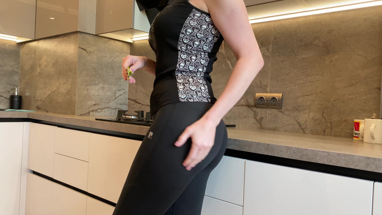 CumInMyMouthBaby: Nevlastní matka mě musela ošukat, aby se nevlastní otec nedozvěděl...