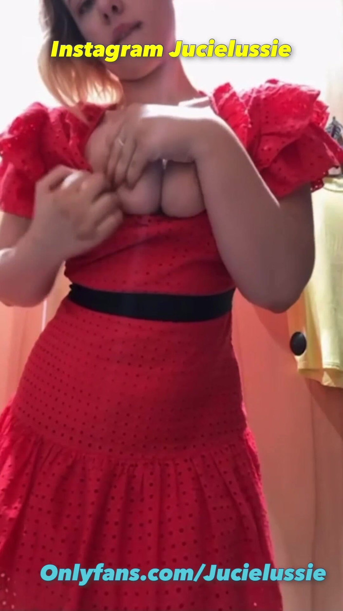 JuiceLussie: Tolles masturbieren in der umkleidekabine