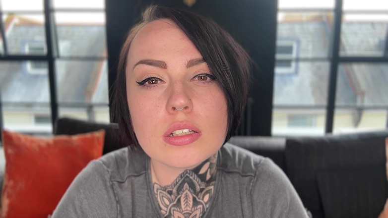 Miss Valentina: Spójrz mi w oczy i zrzuć kontrolę