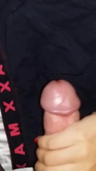 DC3, une jeune fille en collants joue avec son mari au lit