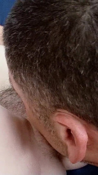 Stiefbroer neukt tiener Lara met harig poesje en geeft cumshot