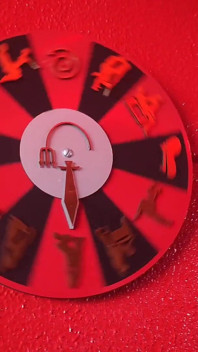 Juegos de ruleta sexual con Roxi, sigue perfil para un video completo