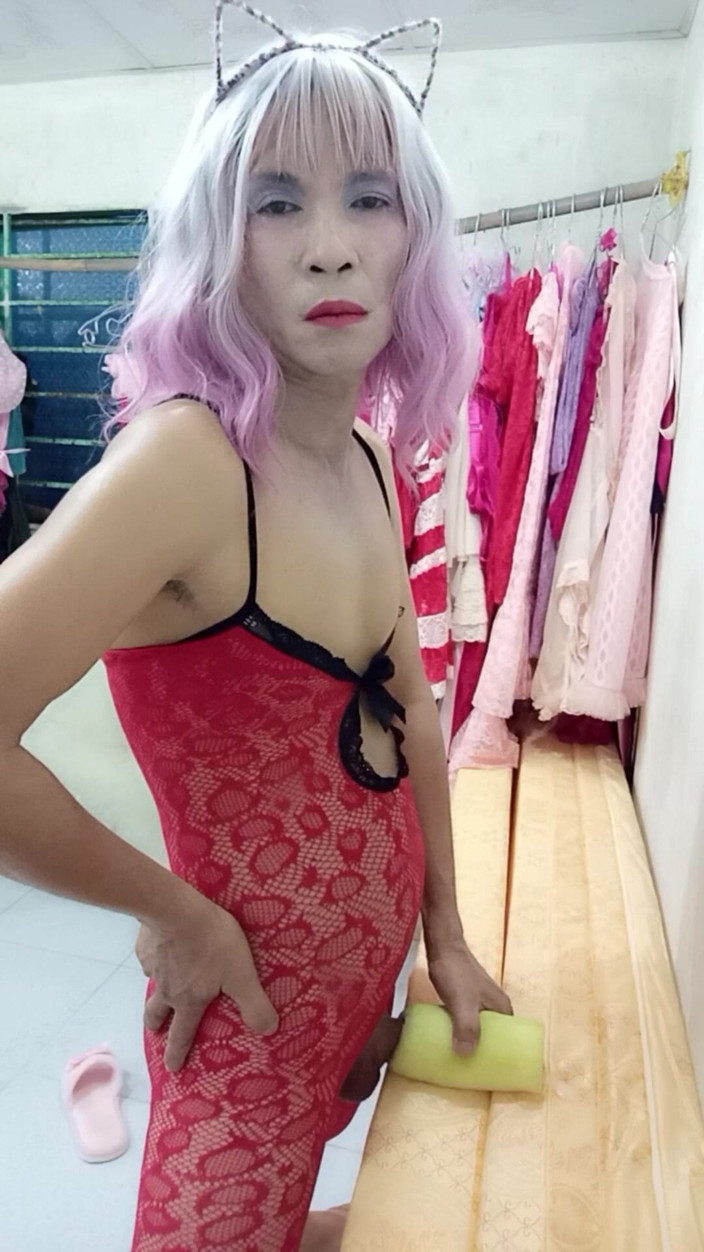 nguyen dang thien tri: Oanh Le Transgender in pornografische panty speelt met een blikje...