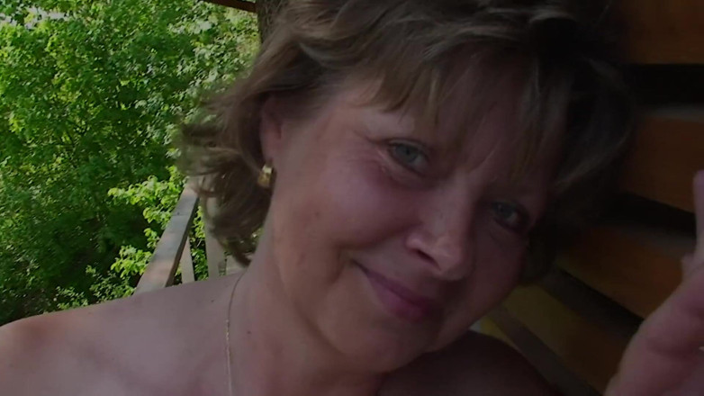 All Those Girlfriends: La MILF Donnamarie taquine son mari devant la caméra