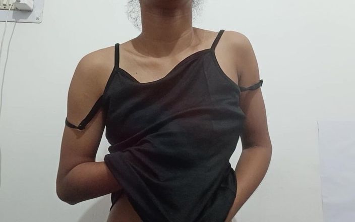 Desi Girl Fun: भारतीय लड़की खुद से स्तनों की मालिश करती है। देसी लड़की मज़ा