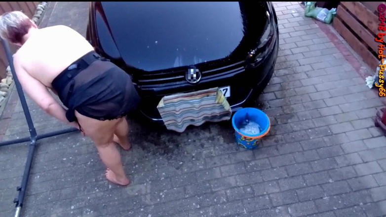 Hot-Pussy66: Autowäsche in sexy dessous