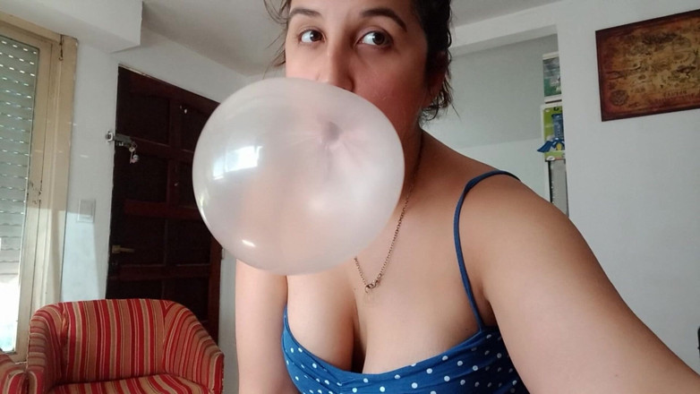 Bunny Looner: Făcând bule bubblegum uriașe și dezordate - Bunny Looner