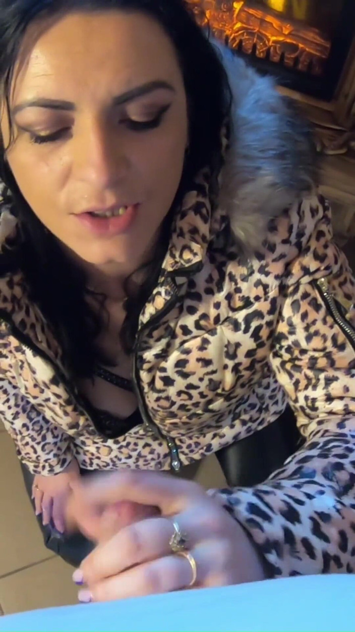 MilfyCalla: Mega milf milfycalla recibe una carga de semen en la...