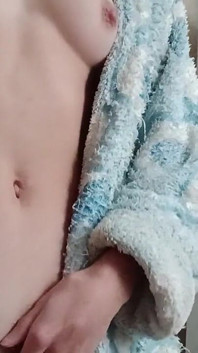 After My Bath, I Masturbate While My Parents Are Having Dinner