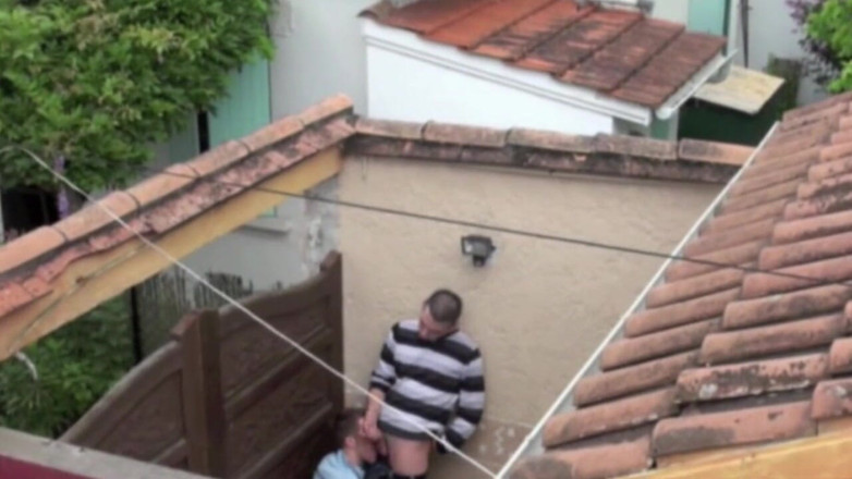 Gaybareback: Policial chupa pau ao ar livre