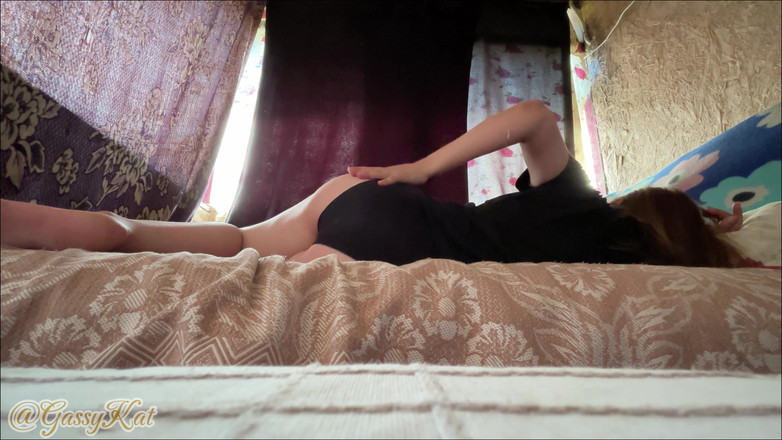 GassyKat: Розбещена сесія пукає в трусиках