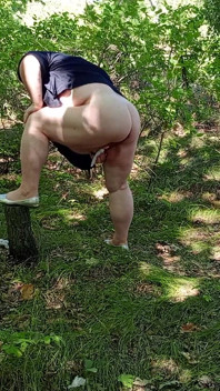 Stiefmutter im park masturbiert ihre muschi zu einem mächtigen squirt