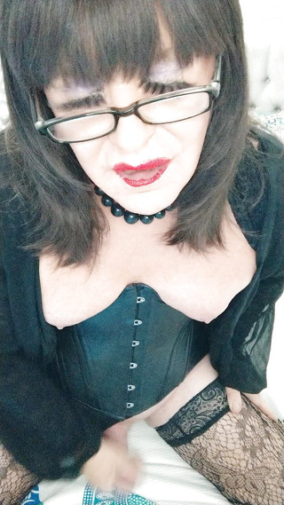 Emma Browne: Waria toket besar muncrat