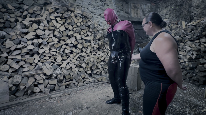 Mistress April: वुडरूम में