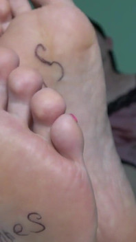 I Bellissimi Piedi Di Anna Primo Piano E Istruzioni per