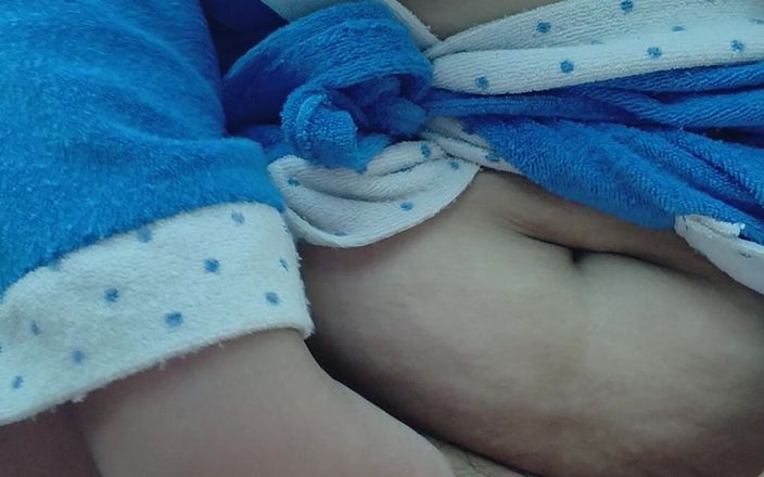 Vaginabig88: Student masturbeert in een natte toestand