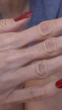 Uñas rojas naturales largas, instrucciones de paja para Lady Victoria Valente