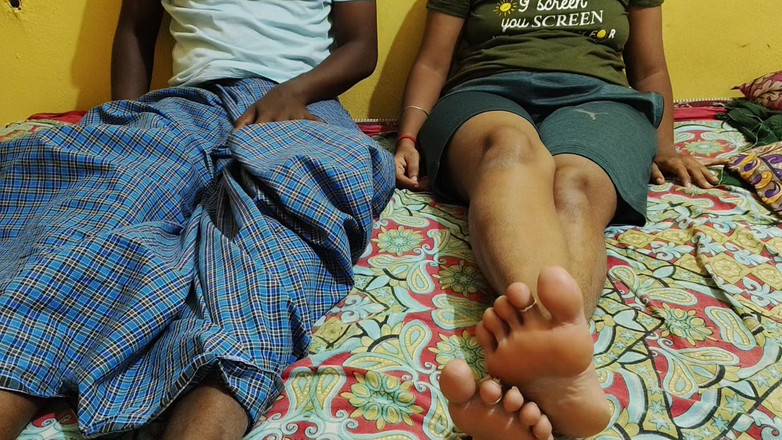 Sweet Couples: Tamilská manželka s přítelem manžela má sex s čistým tamilským zvukem