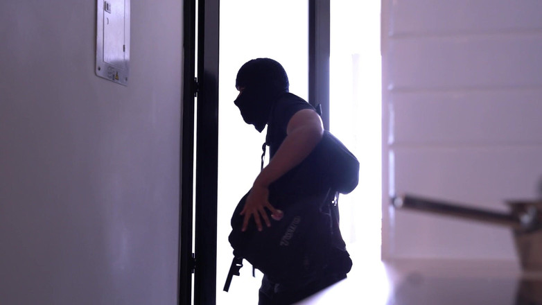 Angel Cruz: Ik Geef Een Lul Aan Een Busteloze Brunette En Neem...