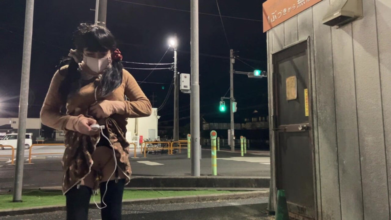 megu2002: Eğitmenden talimat no6 Mağazanın önündeki park yerinde mastürbasyon