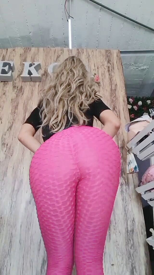 Barbietransxxxx: 애널 이발소의 미학을 핑키하는 트란니