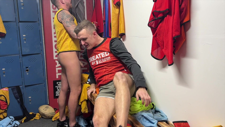 Jak White: Straight Lad Gets Sucked off in the Locker Room
