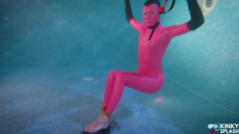 UKCuteGirl Lucy Lauren: Hooded Latex Slave Weighted Underwater Control