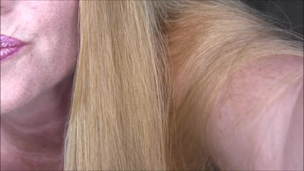 Nikki Nevada: Sexig blond milf Nikki gnuggar sin klitoris tills hon kommer