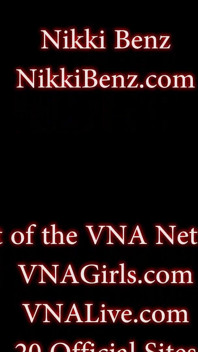 Cermin cermin pirang terpanas dari mereka semua - nikki benz!