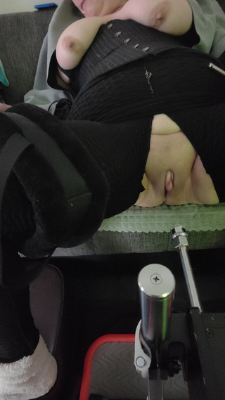 Joannawet: Macchina del sesso con un nuovo grosso dildo parte 1