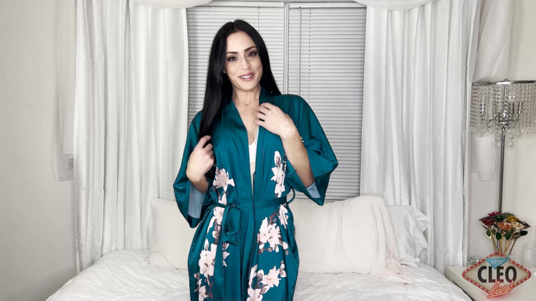 Cleo: Cleo Sexy Robe Striptease