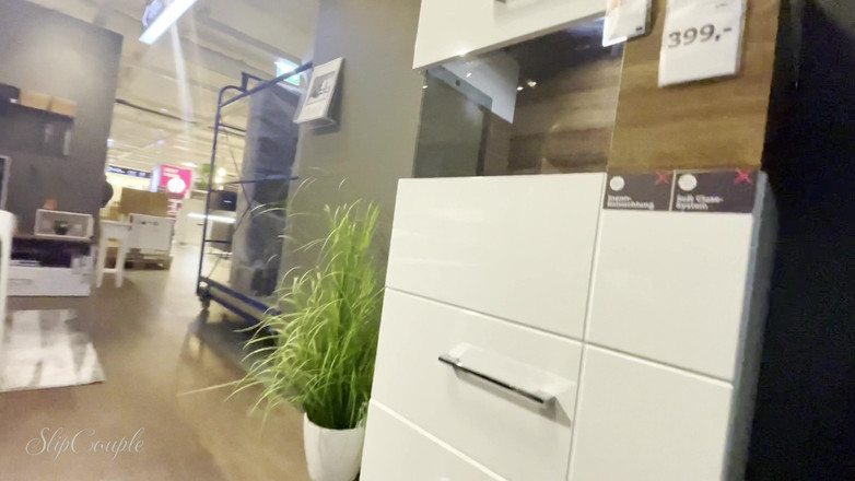 SlipCouple: Labă în magazin de mobilă riscantă și nebună ejaculare!