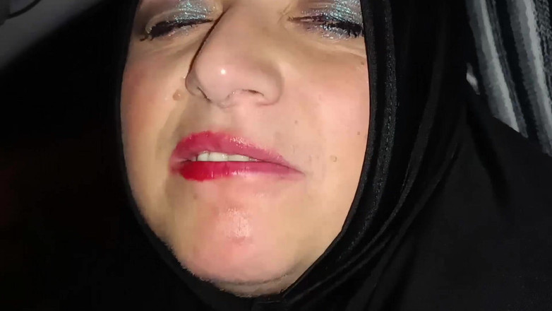 Mike Vonberg: Мусульманка, заміжня повія, смоктала член свого коханого на парковці і ковтала його сперму.