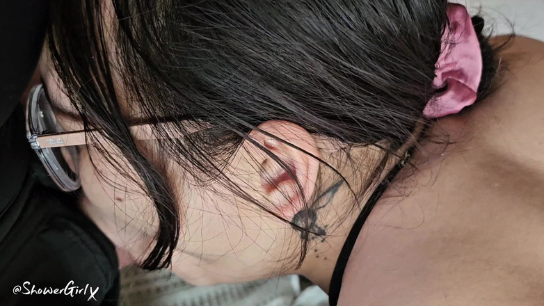 ShowerGirlX: Roztomilá dívka saje ptáka celý den