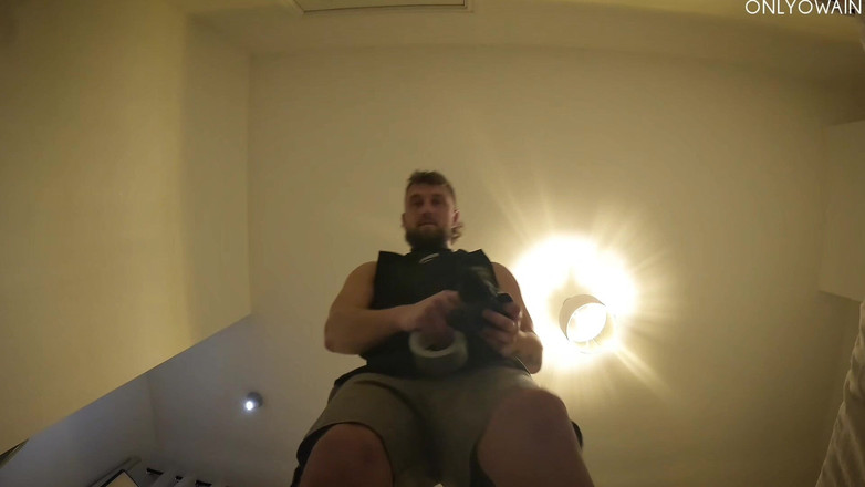 Onlyowain: Com os pés gravados e amarrados