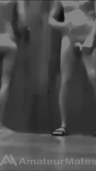 Des Mecs Amateurs Surpris En Train De S’amuser Dans La Douche Publique De La Salle De Sport