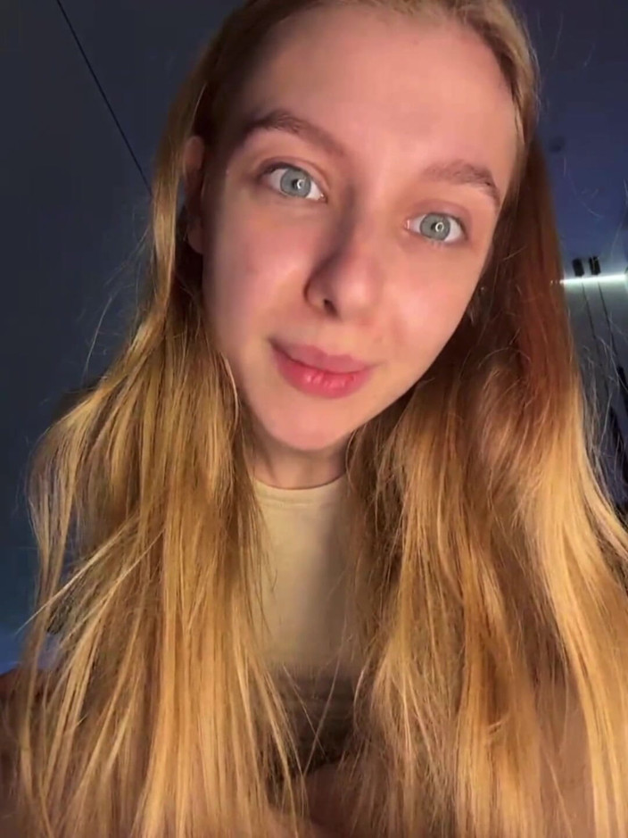 JuiceLussie: Sexy Amateur Masturbating Tight Pussy
