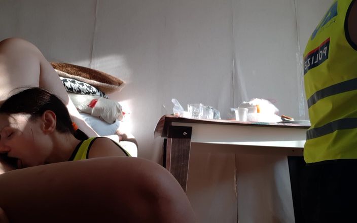 Lesbian-illusion: Гаряча поліція лесбійського тріо