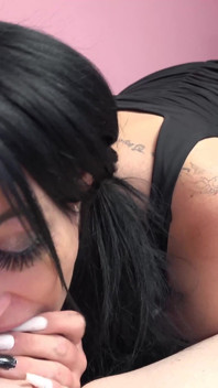 Karma Blayze sorprende logan con del sesso orale