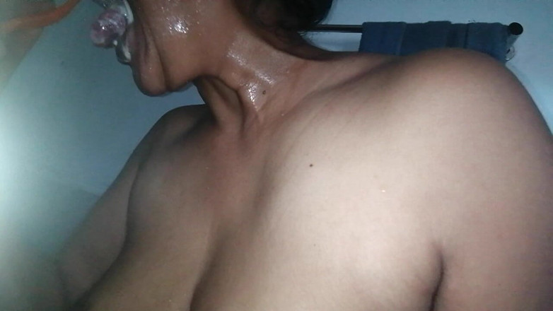 Tina Baby: Naibour milf visita para trair foda e brest me alimenta...