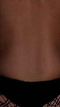 Blonďatá MILF prsty kapající kundičku k třesoucímu se orgasmu