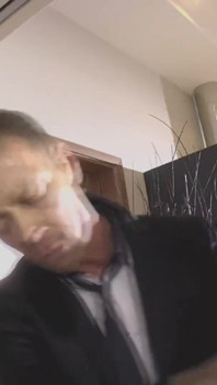 Rocco Siffredi e ragazze con tette naturali in sesso anale trio